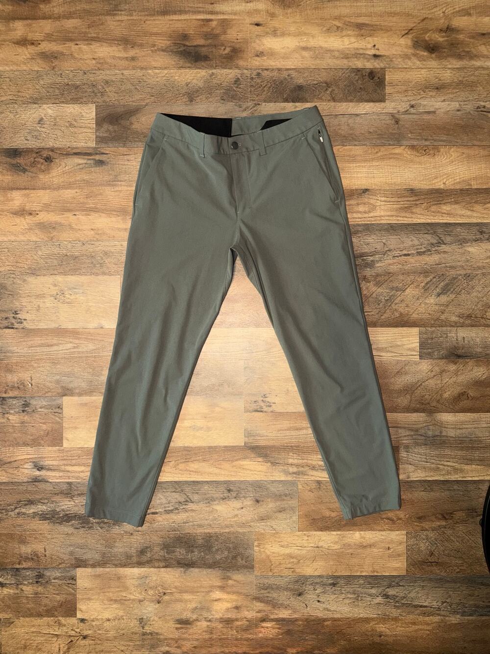 Lululemon men’s ABC slim trousers